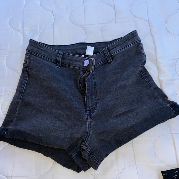 H&M jean shorts - Picture 1 of 3